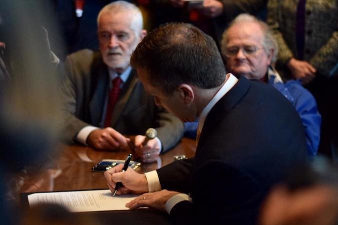Shortly after being sworn in as governor, Eric Greitens signs an executive order banning executive branch employees from accepting lobbyists’ gifts.