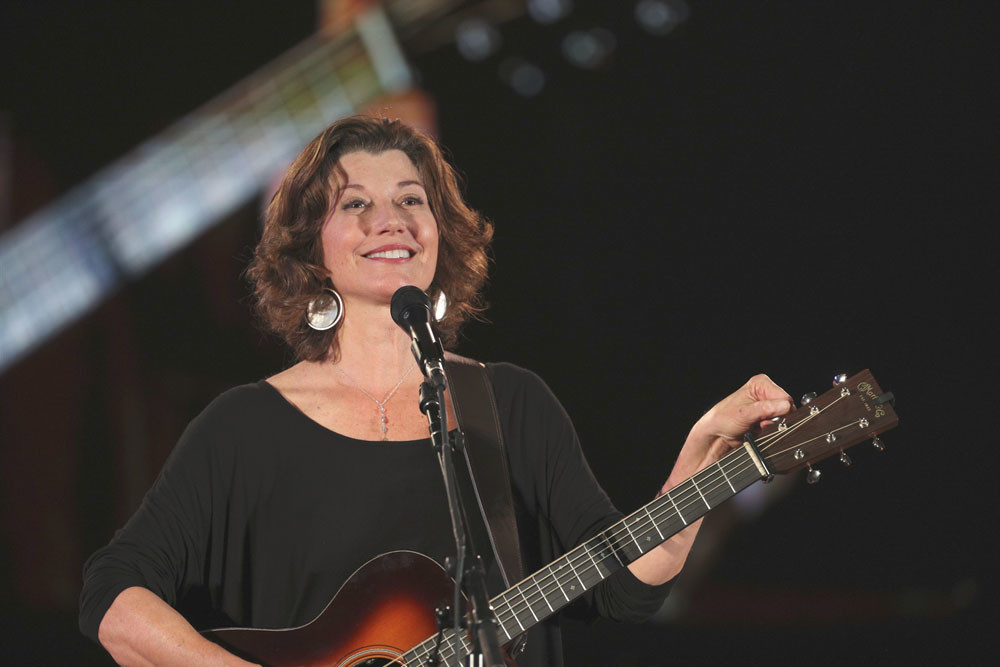 Grant’s New Guitar
Grammy Award-winning singer-songwriter Amy Grant, above, on Sept. 24 performs at College of the Ozarks for the school’s fall convocation.