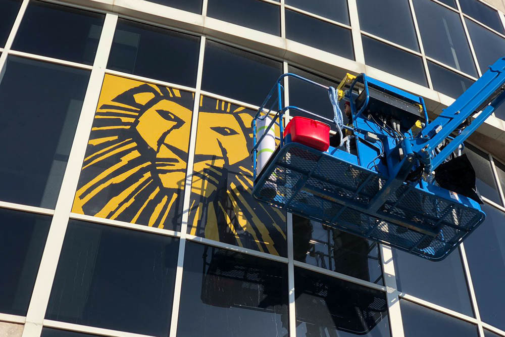 King of the Hall
Springfield’s nPrint Graphix on Dec. 12 installs a “Lion King” banner at Juanita K. Hammons Hall for the Performing Arts. The nearly 125-foot graphic promotes “The Lion King” Broadway show coming to the hall in February.