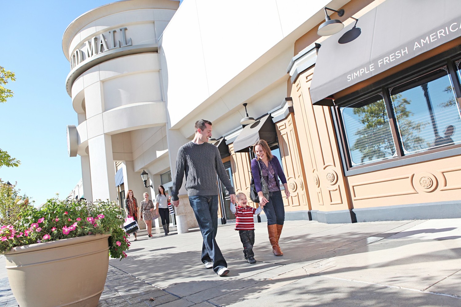 Battlefield Mall will soon count Dry Goods as a tenant.