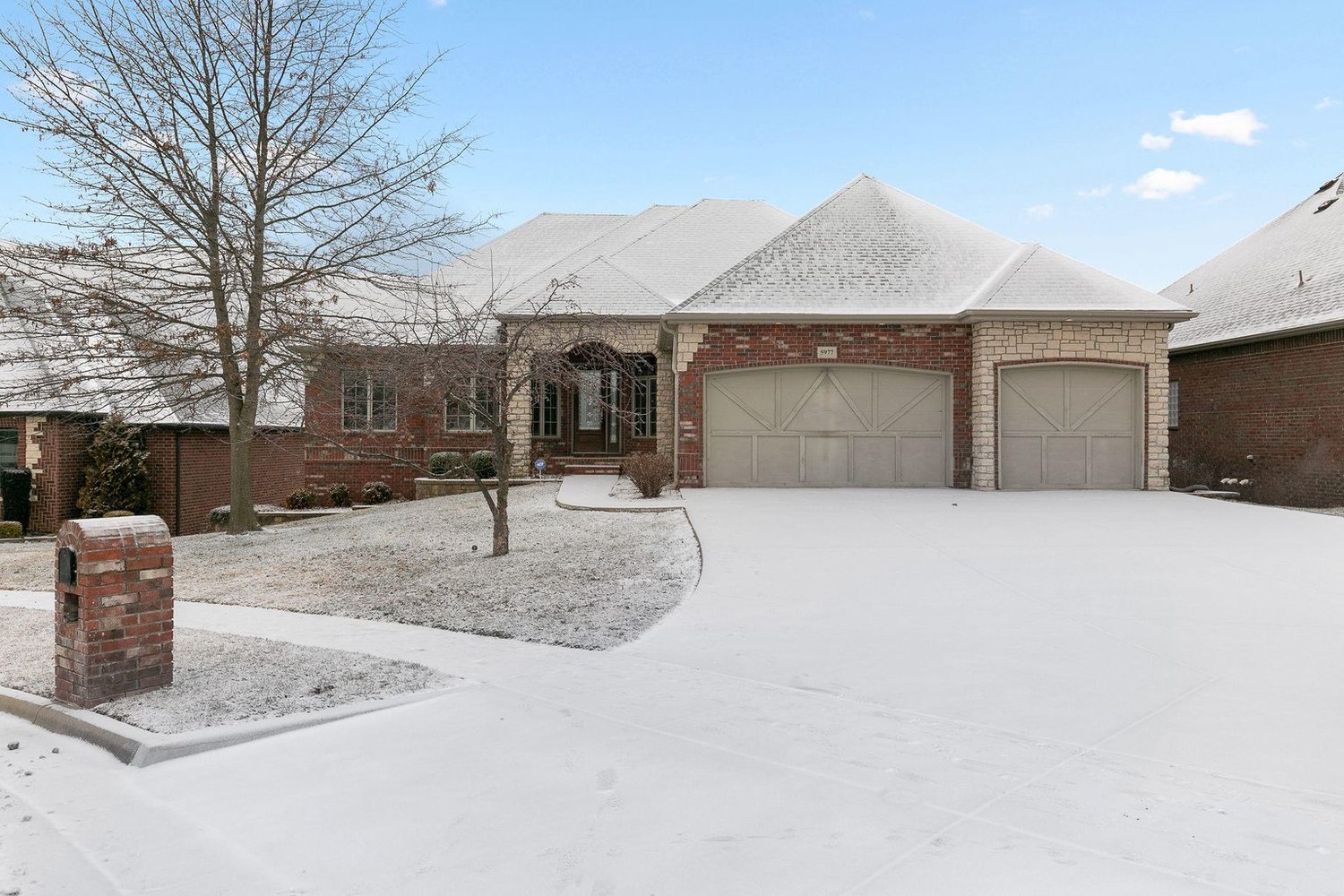 5977 Lakepoint Drive
$500,000
Bedrooms: 5
Bathrooms: 4.5
Listing firm: Keller Williams Greater Springfield