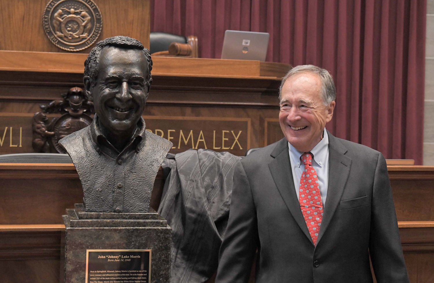 Johnny Morris poses with his statue during a Sept. 14 ceremony.
