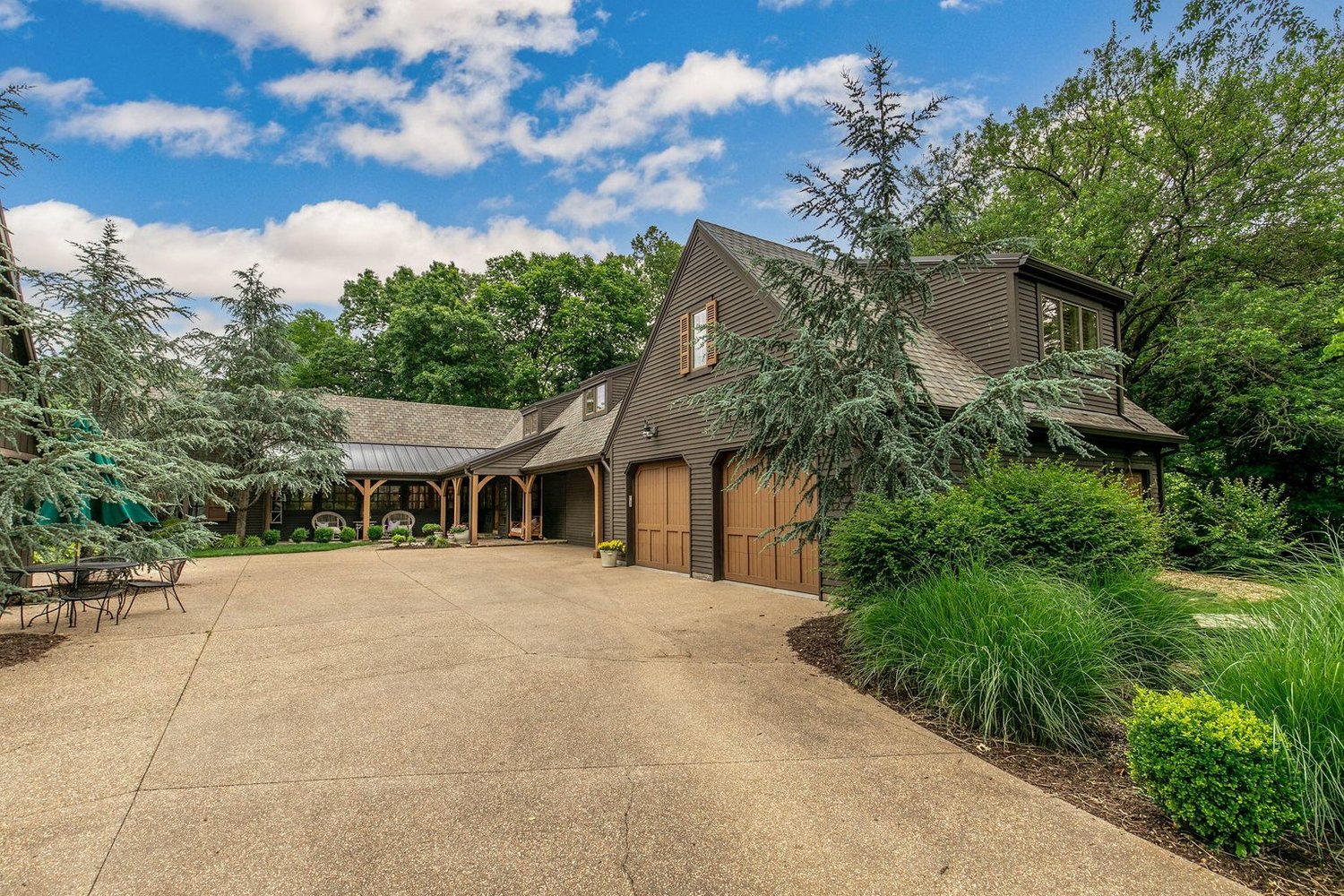 4571 E. Farm Road 144
$2 million
Bedrooms: 6
Bathrooms: 6
Listing firm: Cantrell Real Estate