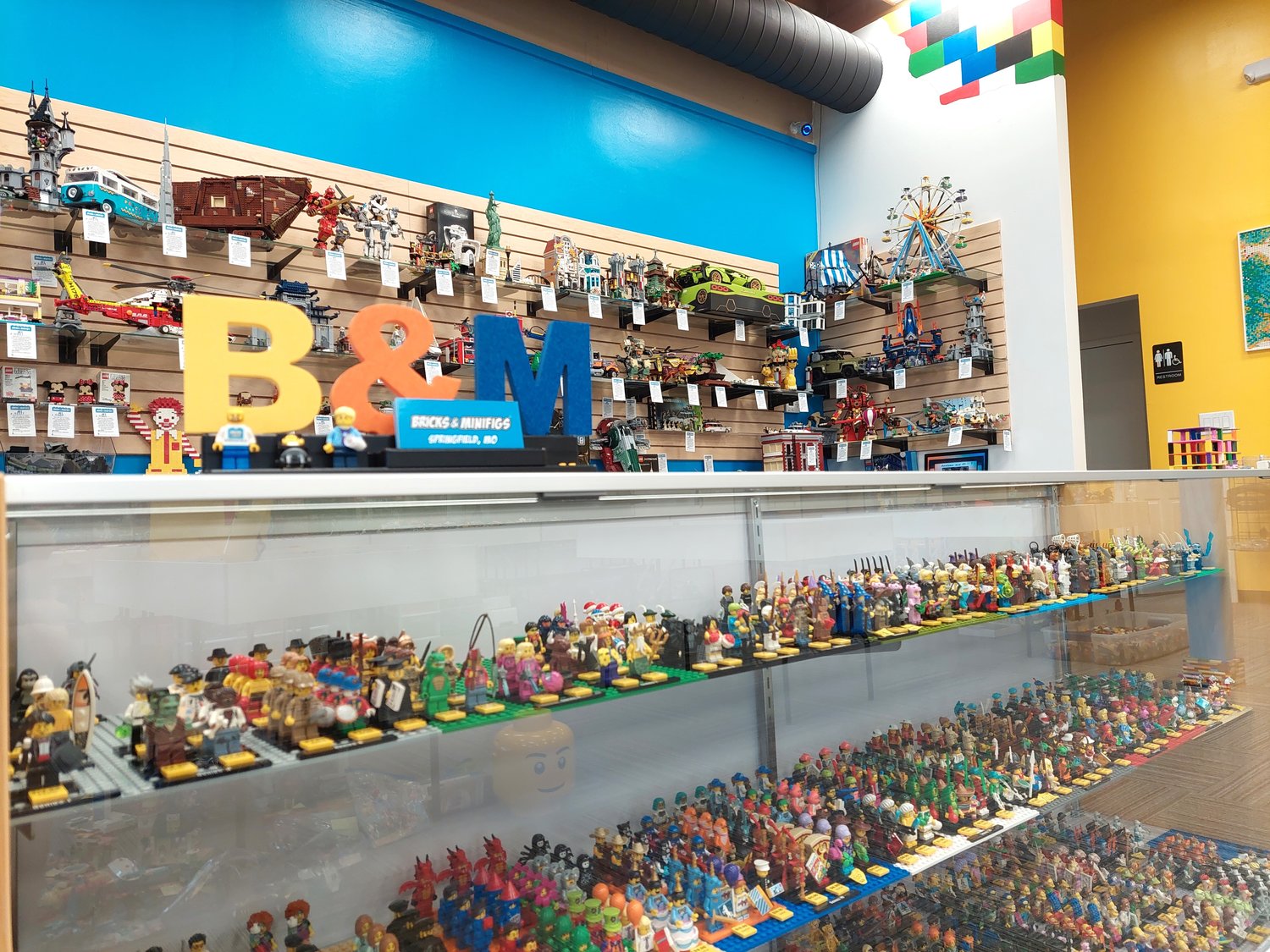 Bricks & Minifigs plans a Feb. 18 opening in the Galleria shopping center.