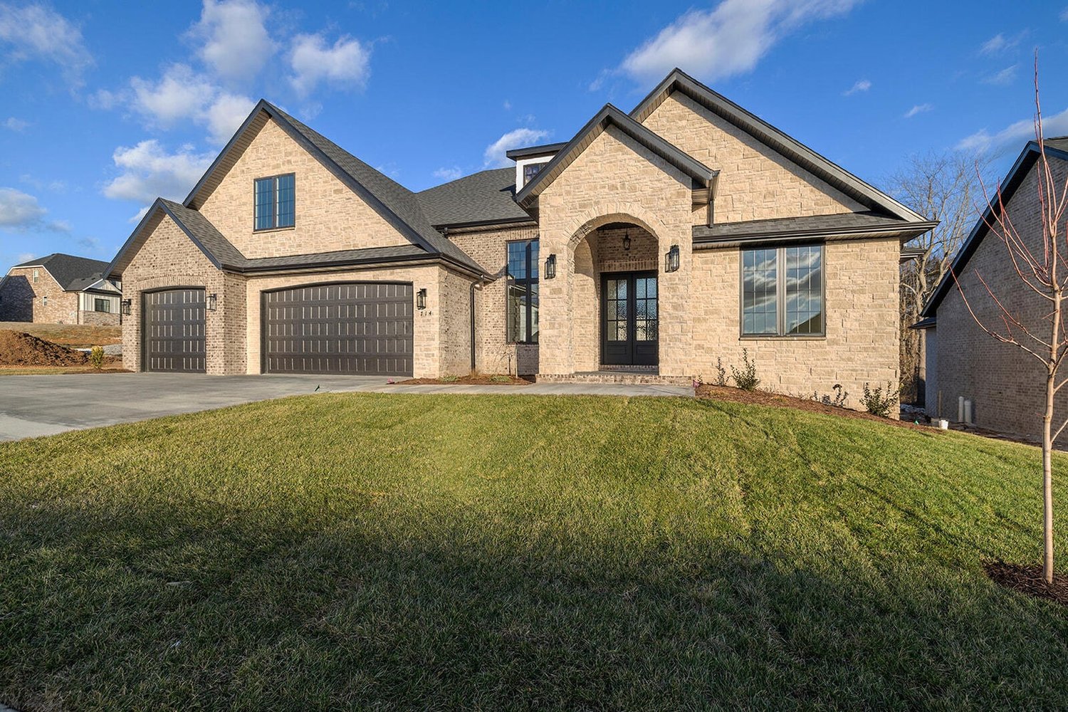 714 S. Hickory Drive 
$698,900 
Bedrooms: 5 
Bathrooms: 4 
Listing firm: ReeceNichols Real Estate