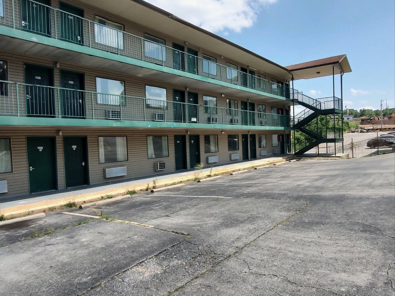 The former Hall of Fame Motel in Branson is planned to be renovated into an apartment complex.